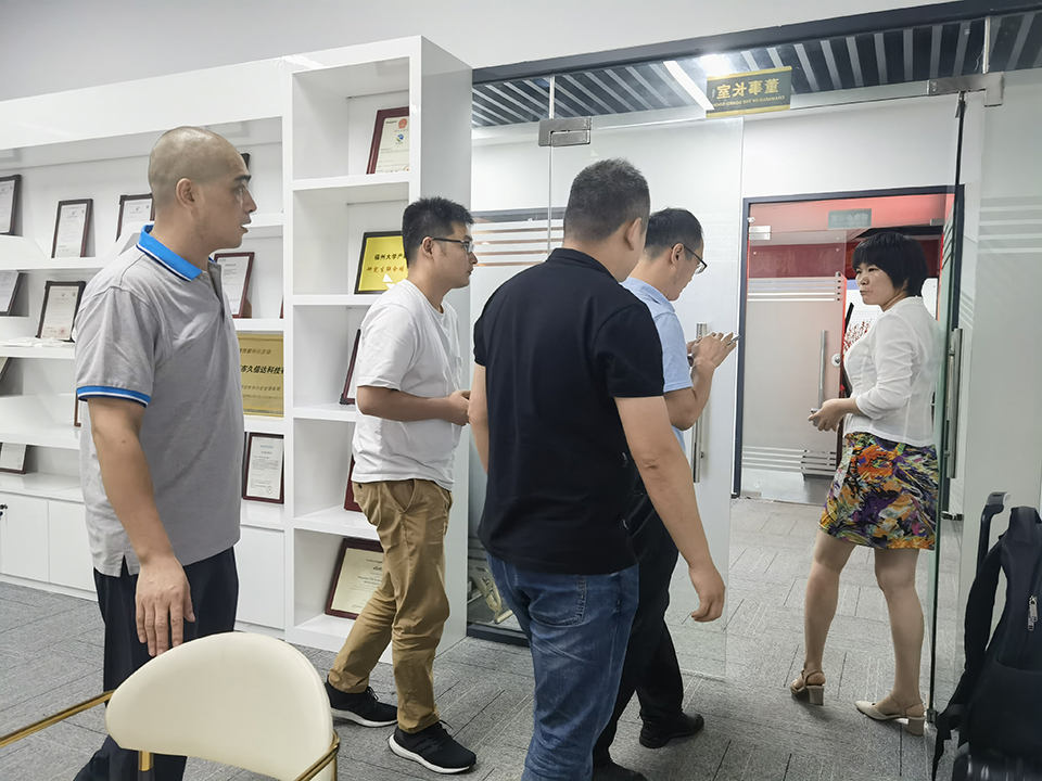 久信達(dá)歡迎添可智能看廠，為您帶來環(huán)保包裝解決方案(圖2)